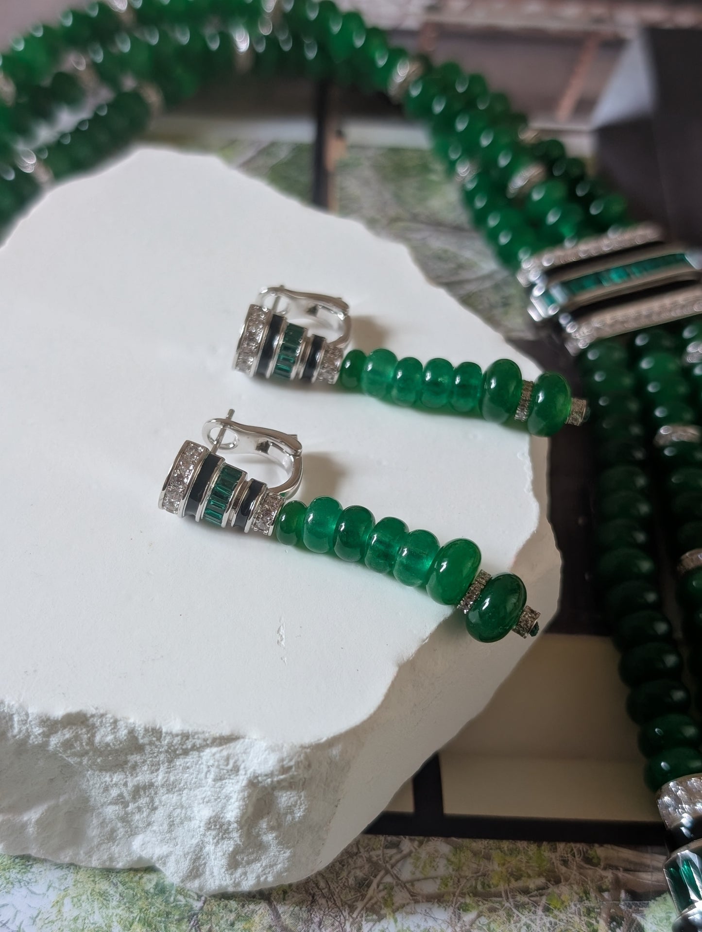 Saira’s Emerald Elegance Necklace Set