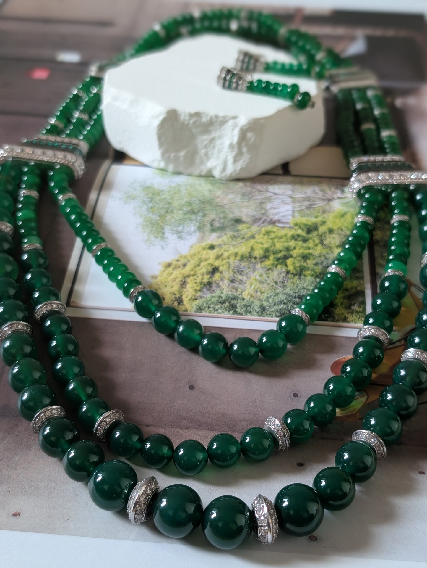 Saira’s Emerald Elegance Necklace Set