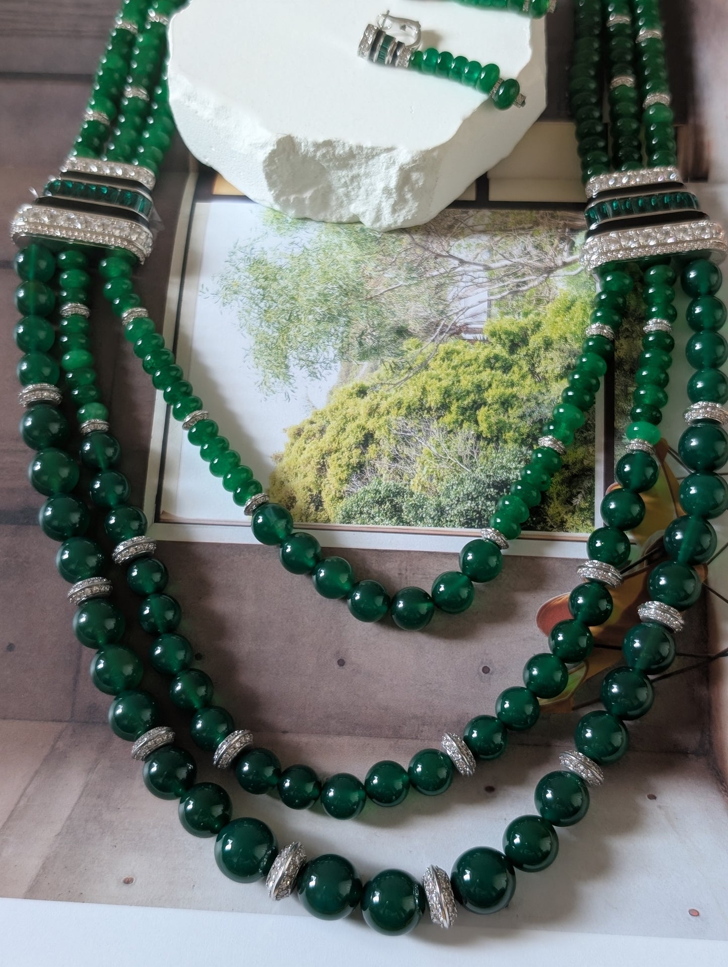 Saira’s Emerald Elegance Necklace Set