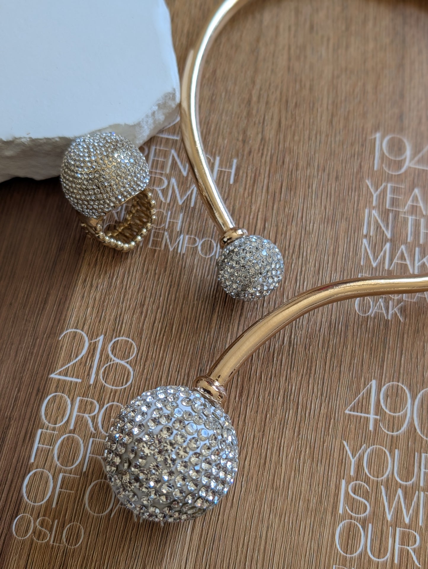 Crystal Sphere Statement Set