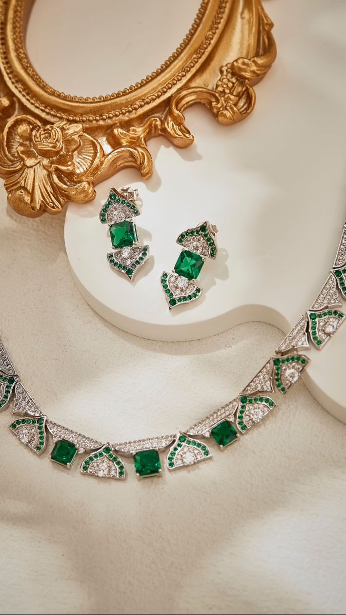 Victoria’s Emerald Enchantment Necklace