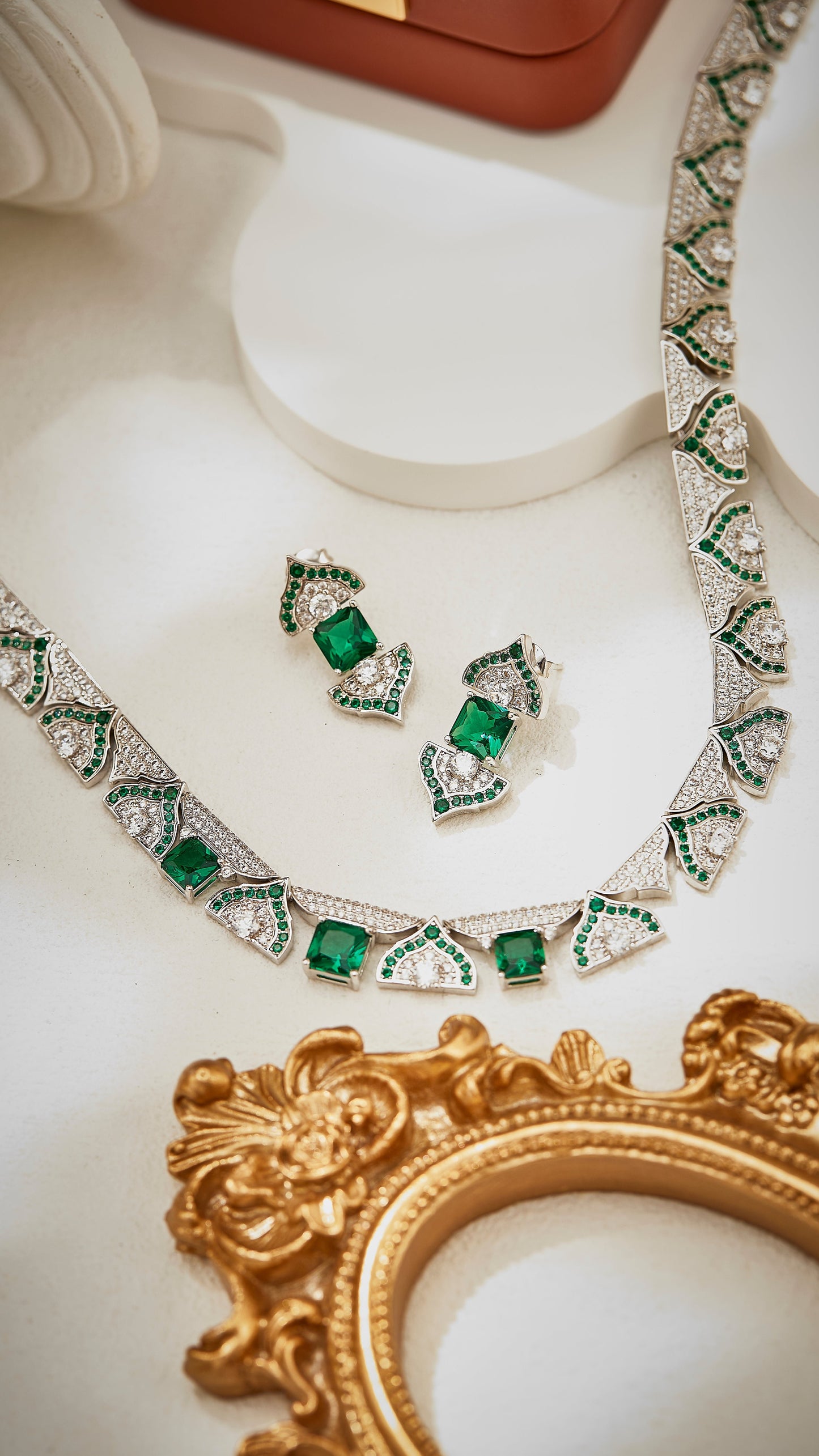 Victoria’s Emerald Enchantment Necklace