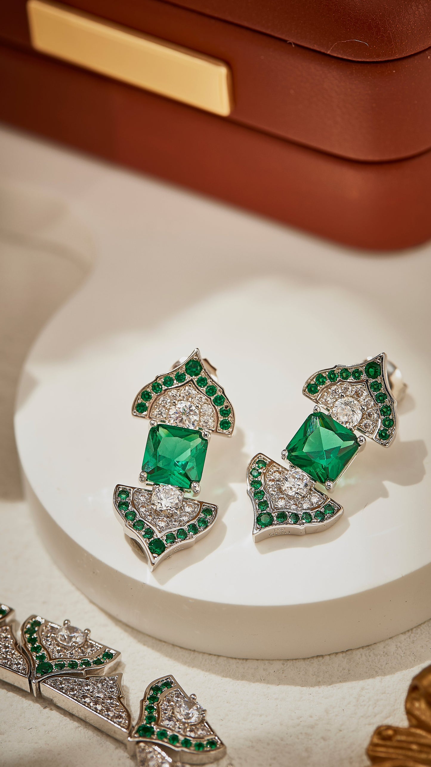 Victoria’s Emerald Enchantment Necklace