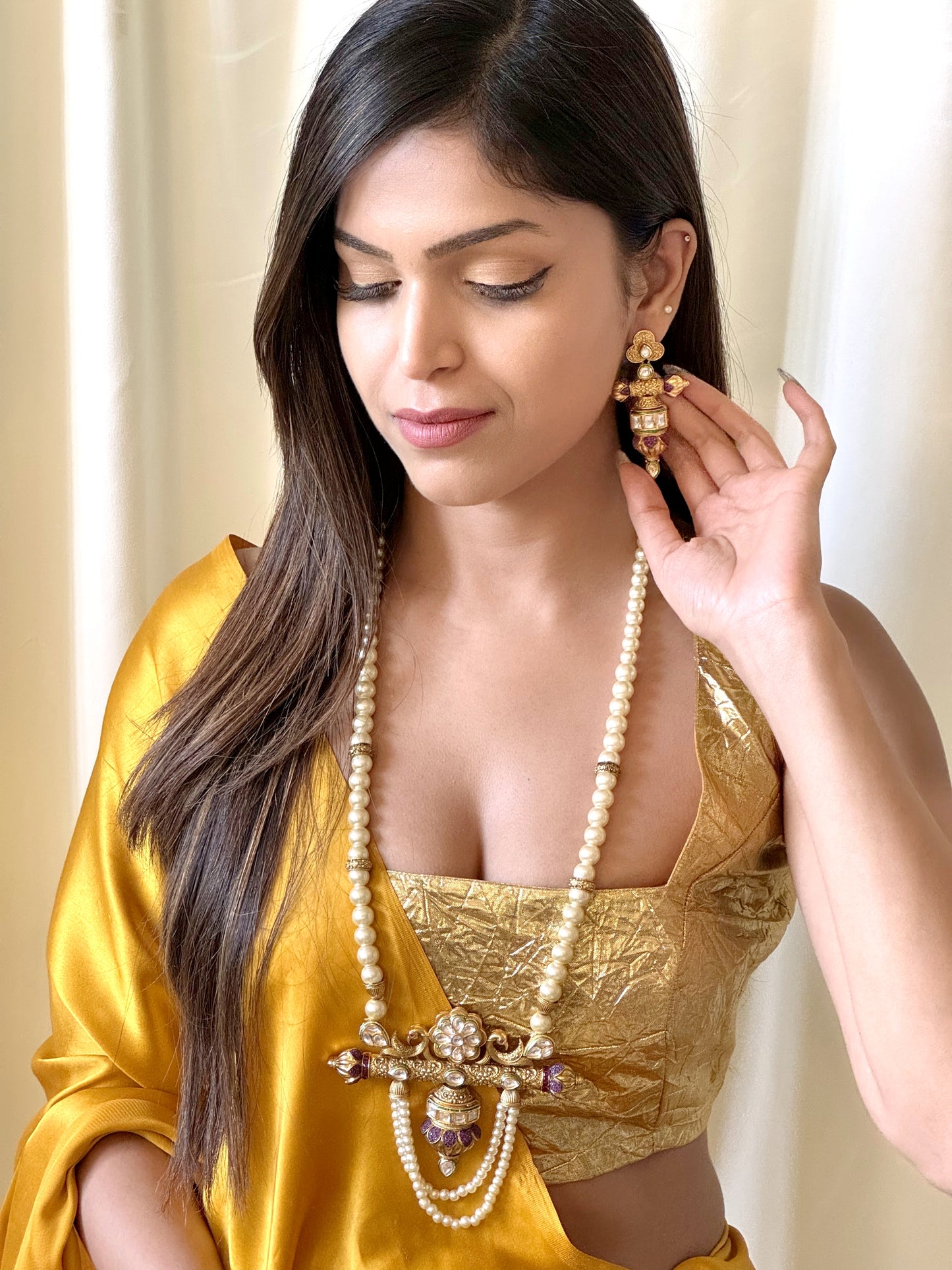 Noor Inayat Pearlescent Kundan Necklace