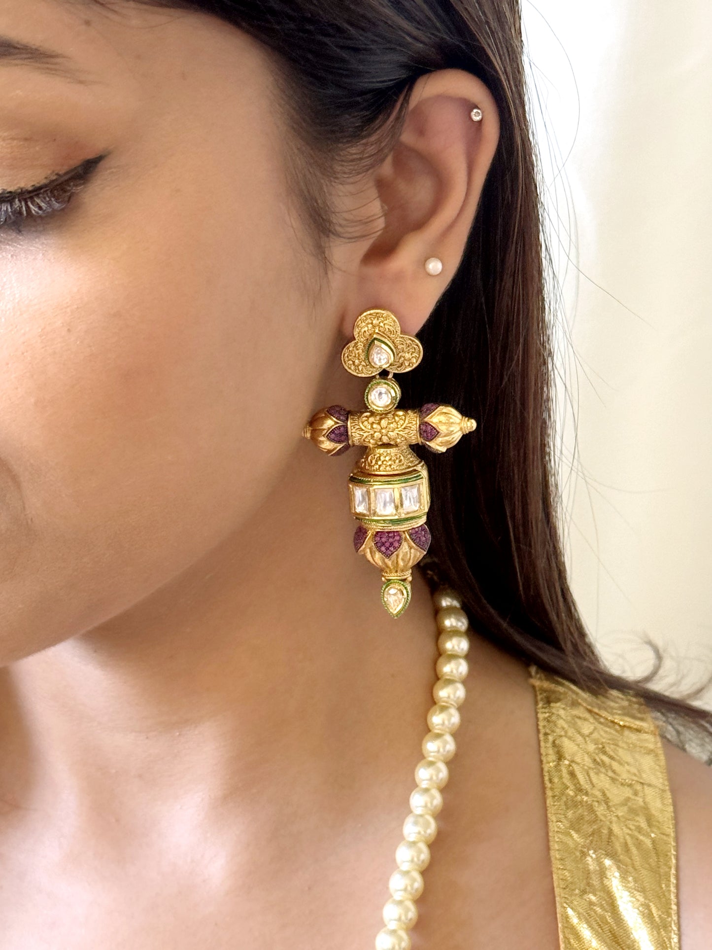 Noor Inayat Pearlescent Kundan Necklace