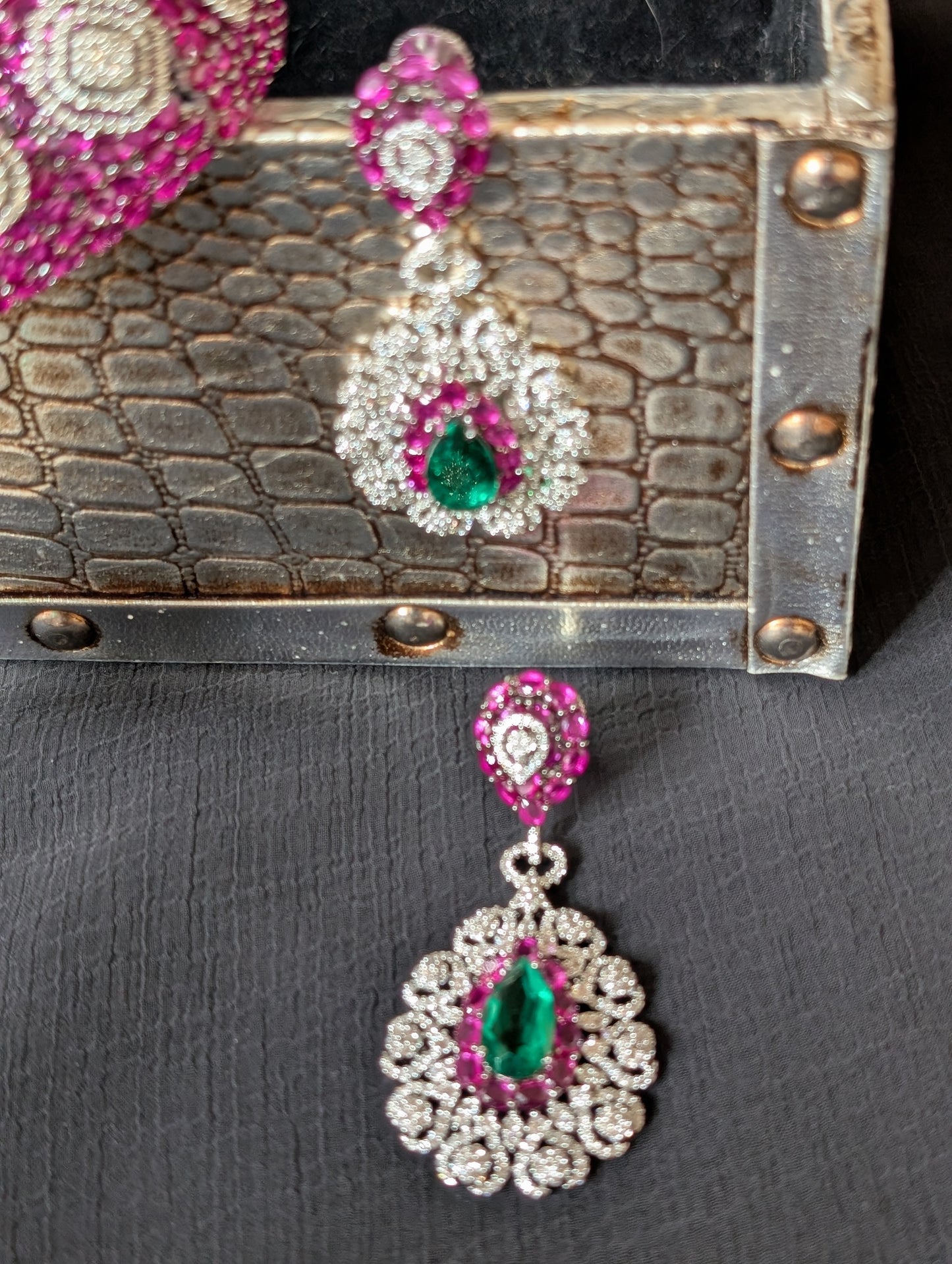Emerald Radiance Collar Necklace
