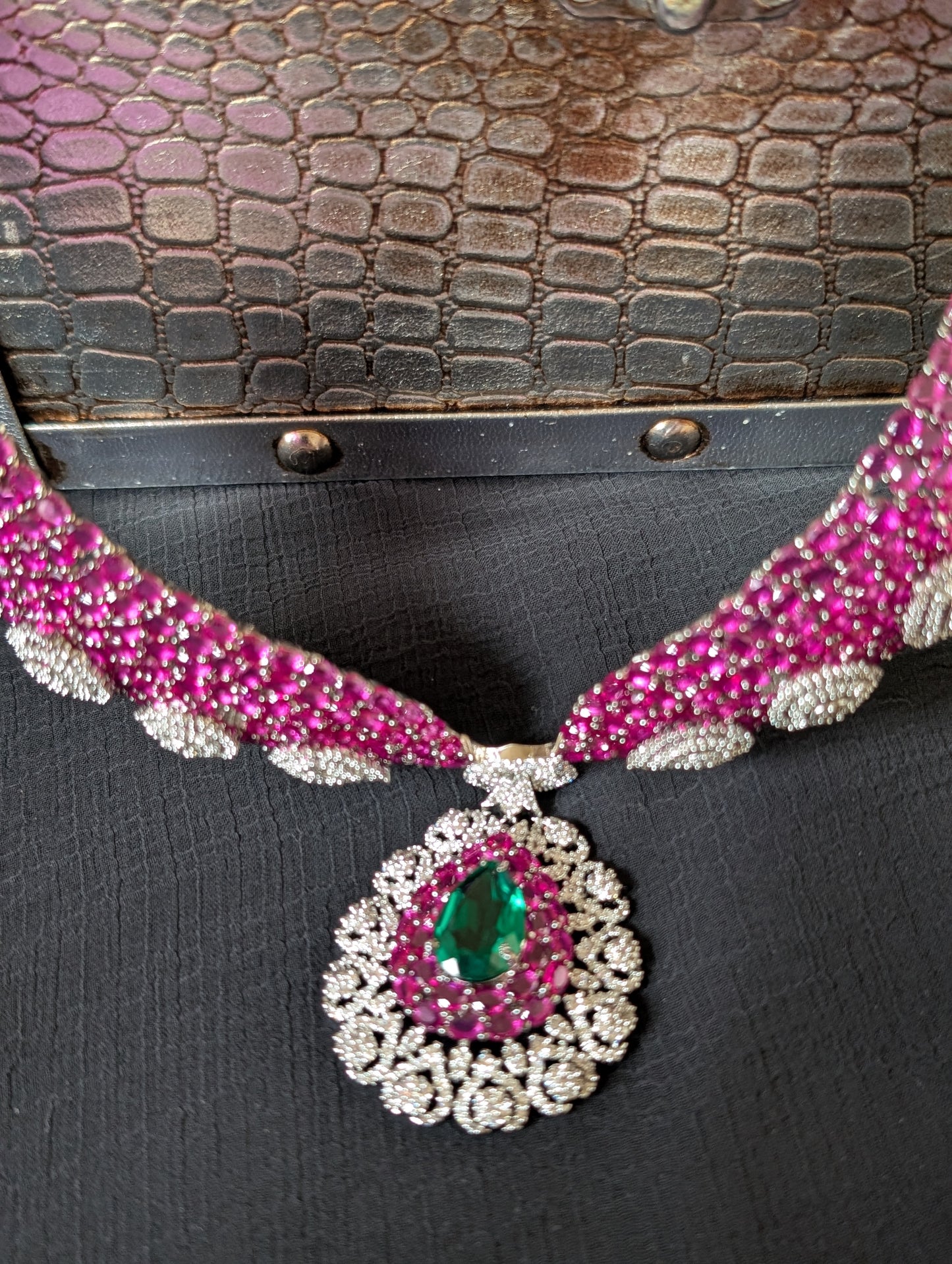 Emerald Radiance Collar Necklace