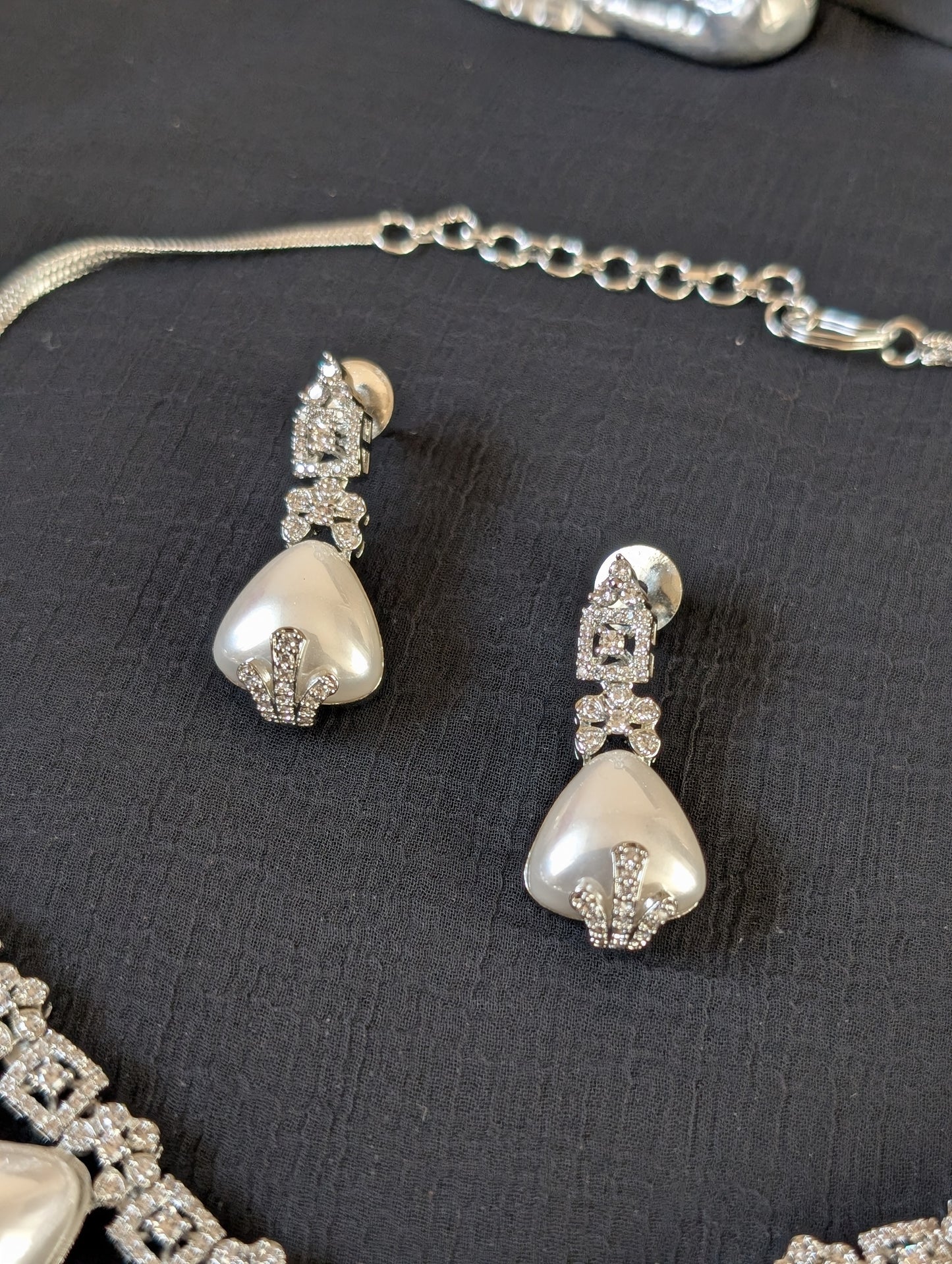 Pearl Romance Heart Choker Set