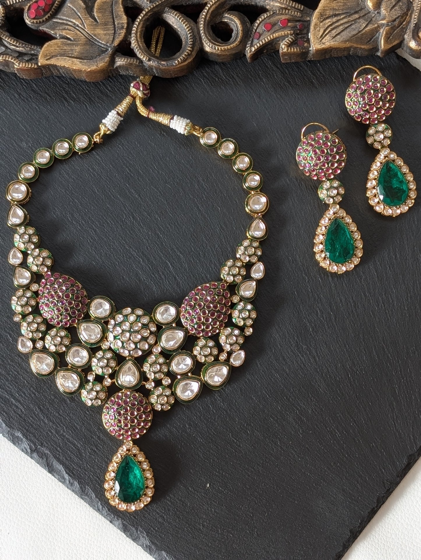 Akatya Victorian Emerald Kundan Necklace Set