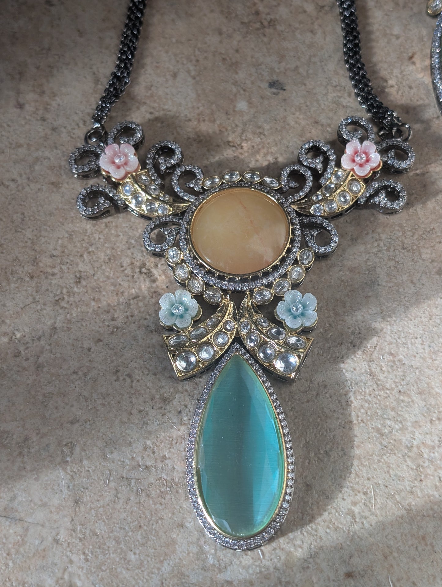 Floral Grace Pendant Necklace Set