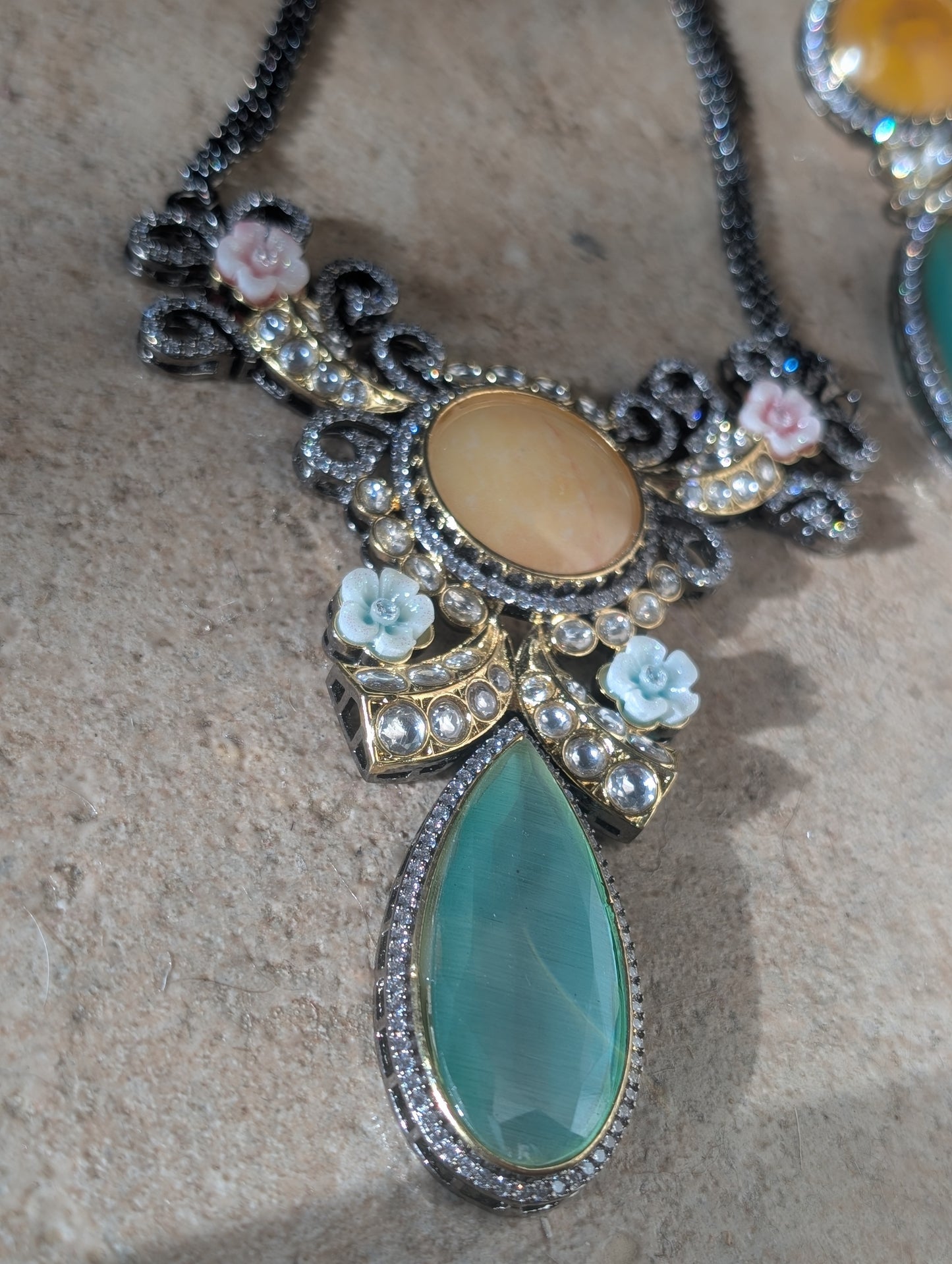 Floral Grace Pendant Necklace Set