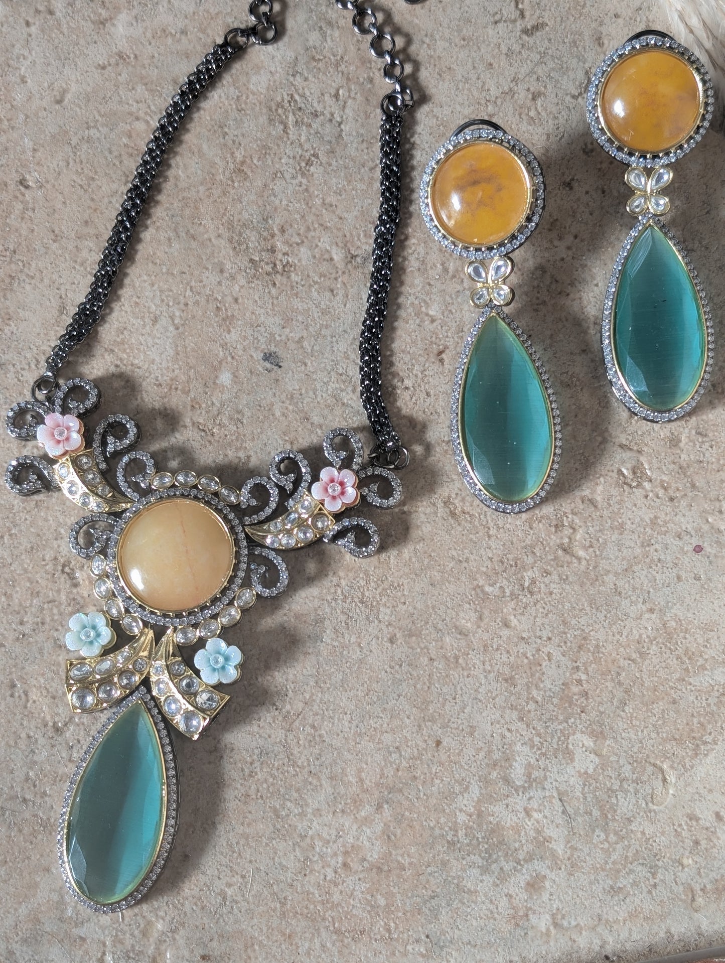 Floral Grace Pendant Necklace Set
