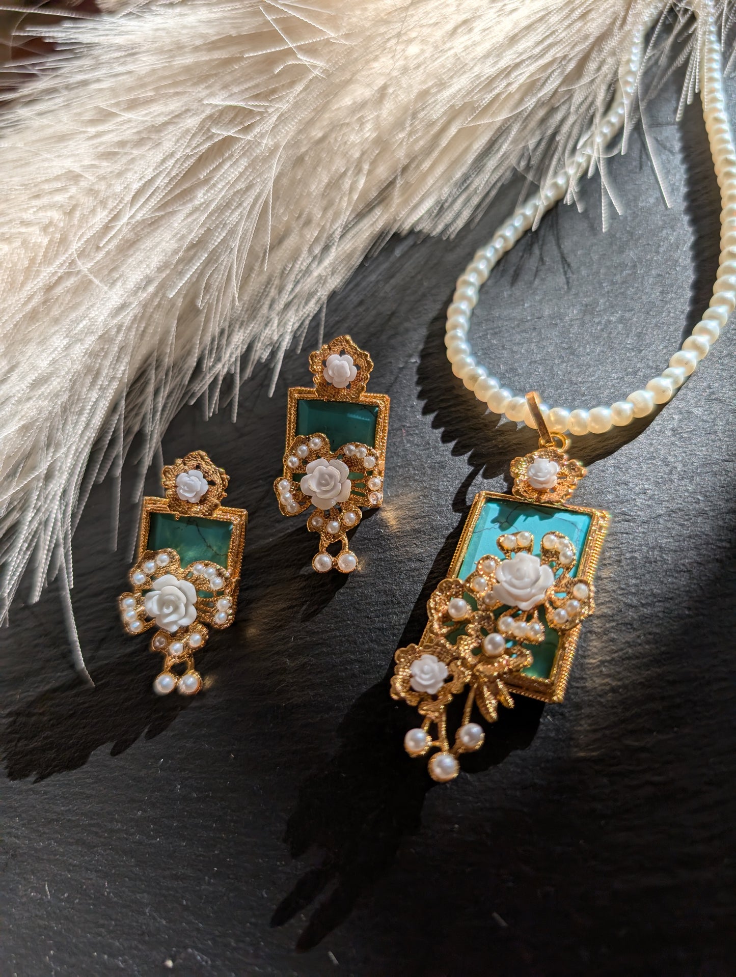The Marquise Isabella’s Golden Rose Set