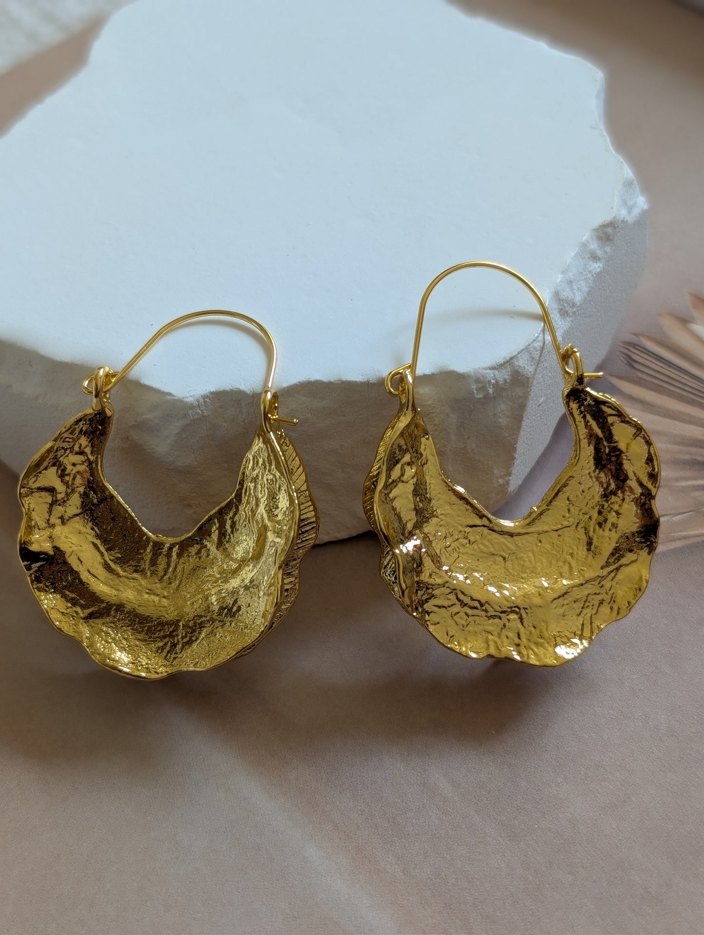 Elira Wave Contour Earrings
