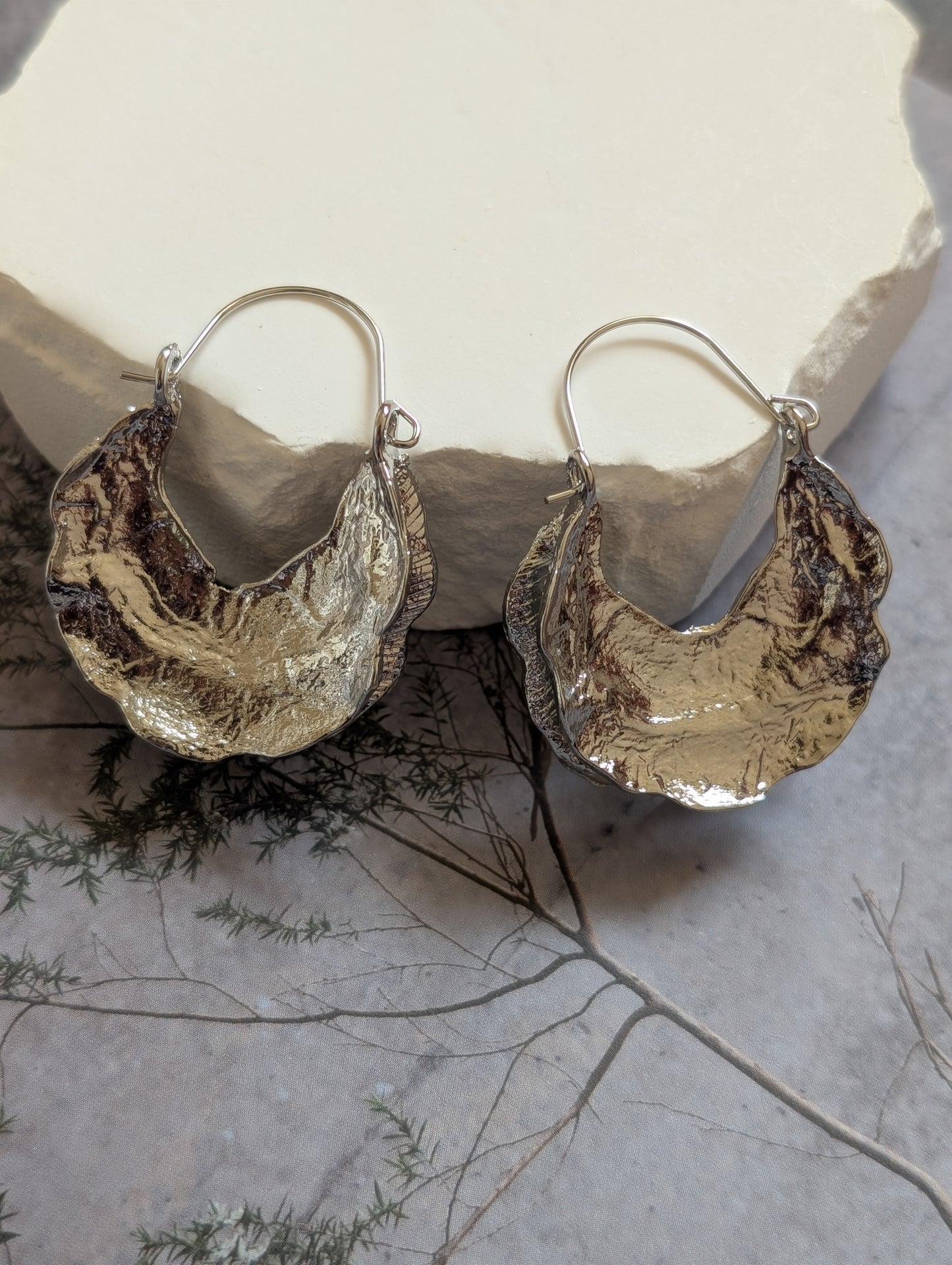 Elira Wave Contour Earrings