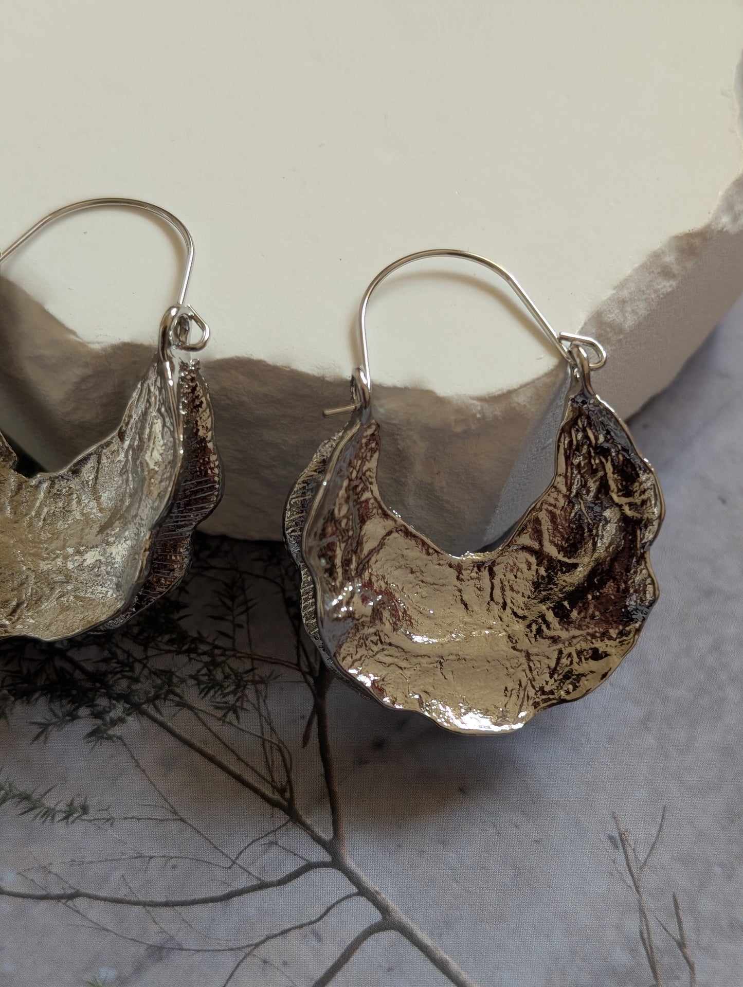 Elira Wave Contour Earrings