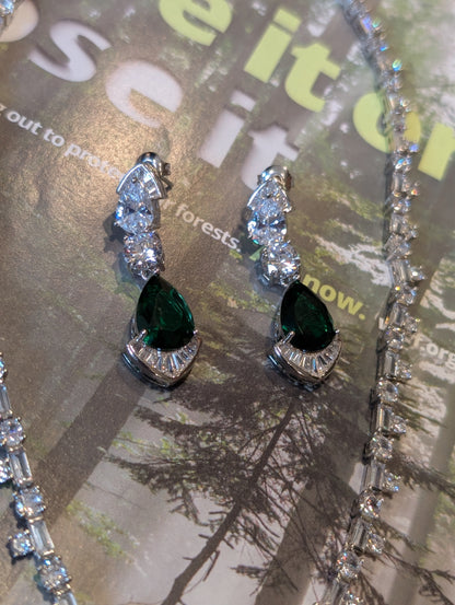 Emerald Elegance – Teardrop Crystal Set