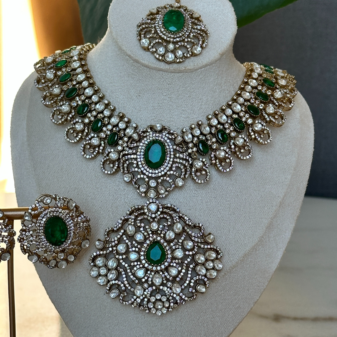 Naiki Victorian Kundan & Emerald Necklace Set - Midas Touch Jewelry