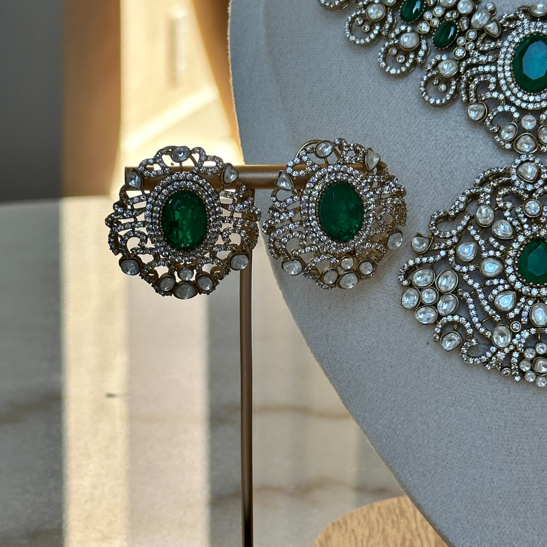 Naiki Victorian Kundan & Emerald Necklace Set - Midas Touch Jewelry