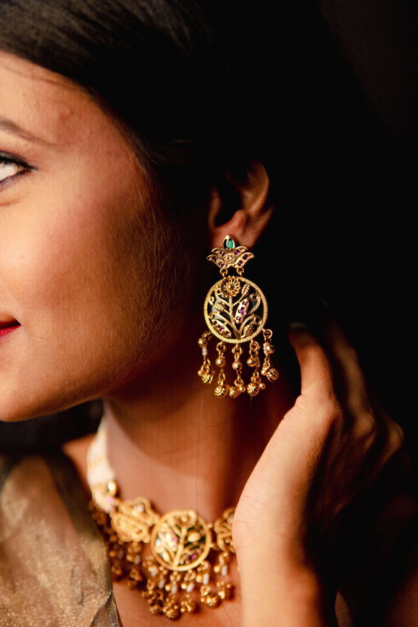 Meera Kashti Pearl Choker