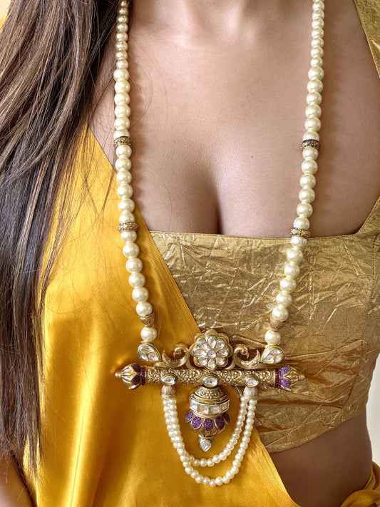 Noor Inayat Pearlescent Kundan Necklace