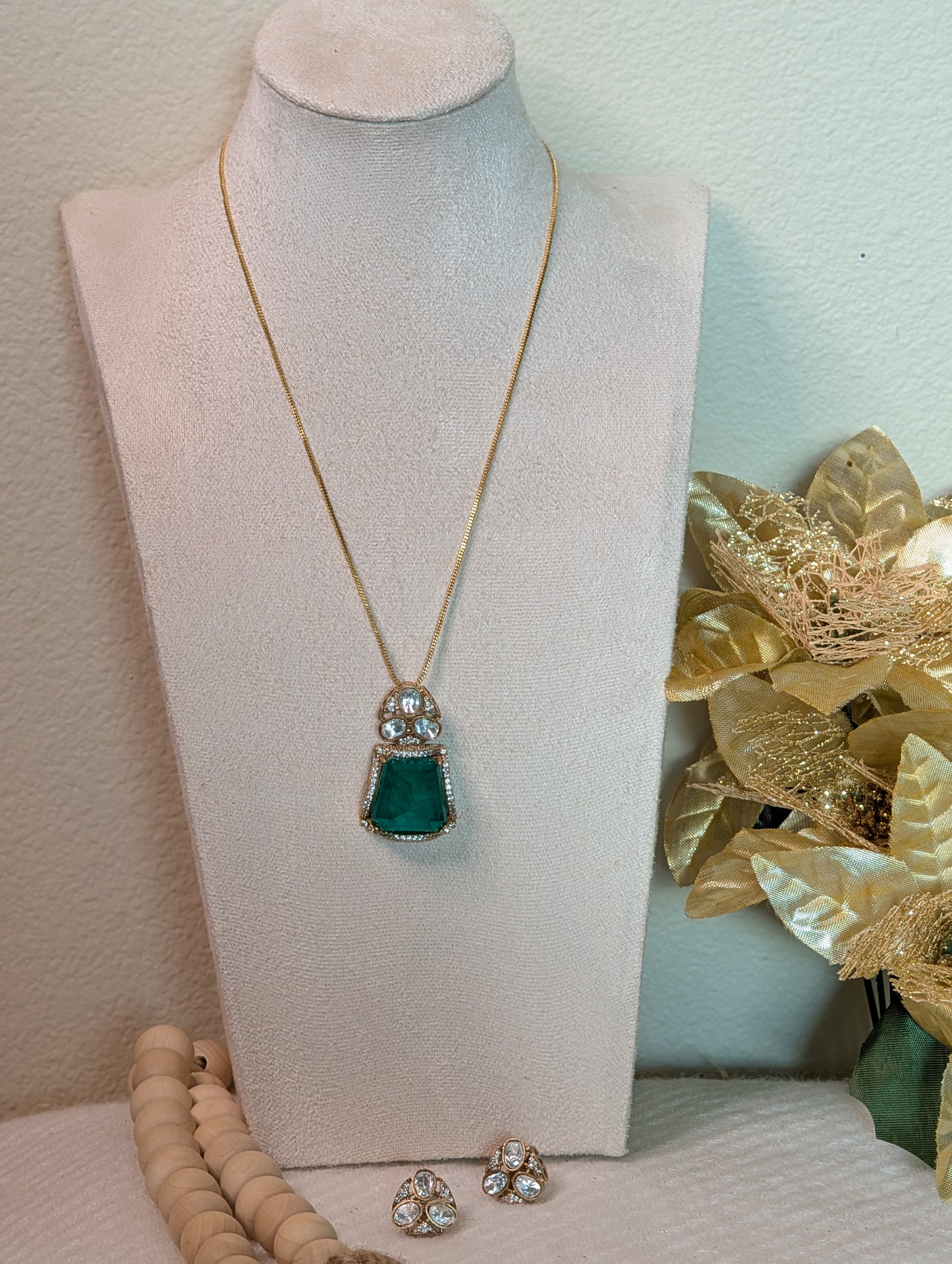 Verdant Radiance Pendant Set