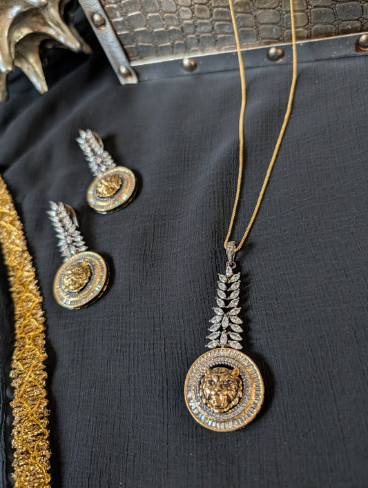 Regal Roar Pendant Set