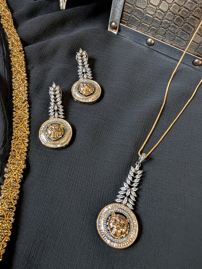 Regal Roar Pendant Set