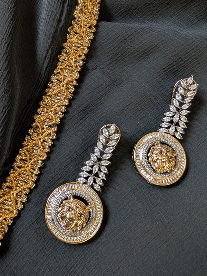 Regal Roar Pendant Set