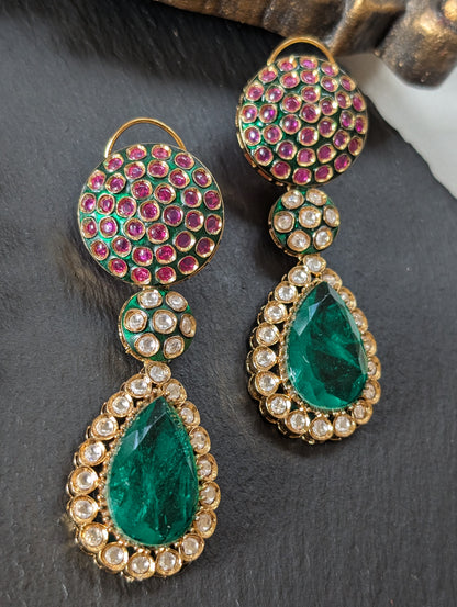 Akatya Victorian Emerald Kundan Necklace Set