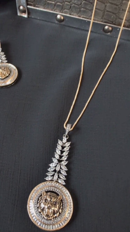 Regal Roar Pendant Set