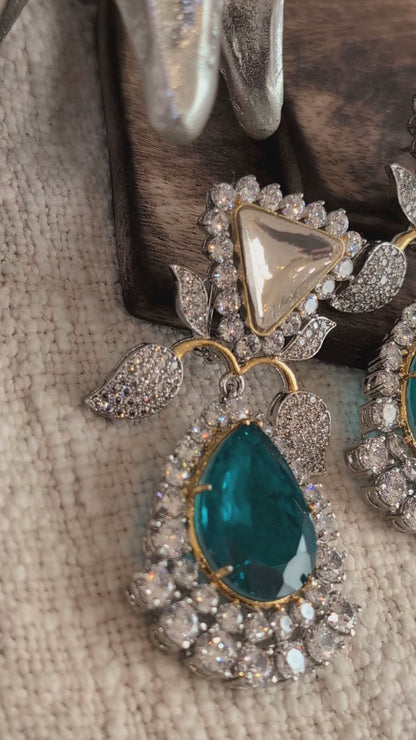 Verdant Starlight Drops Earring
